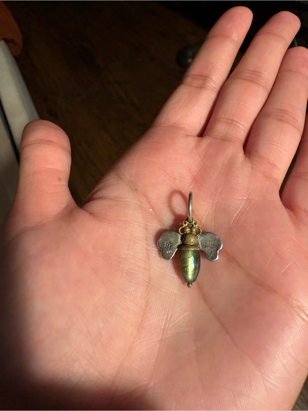 Bee charm, sterling silver - Picture 2 of 2